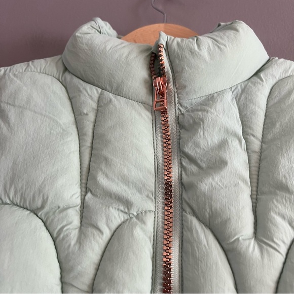 Tahari Girls Quilted Puffer Vest Mint Green Size 7/8 Lightweight Outdoor - Picture 3 of 7
